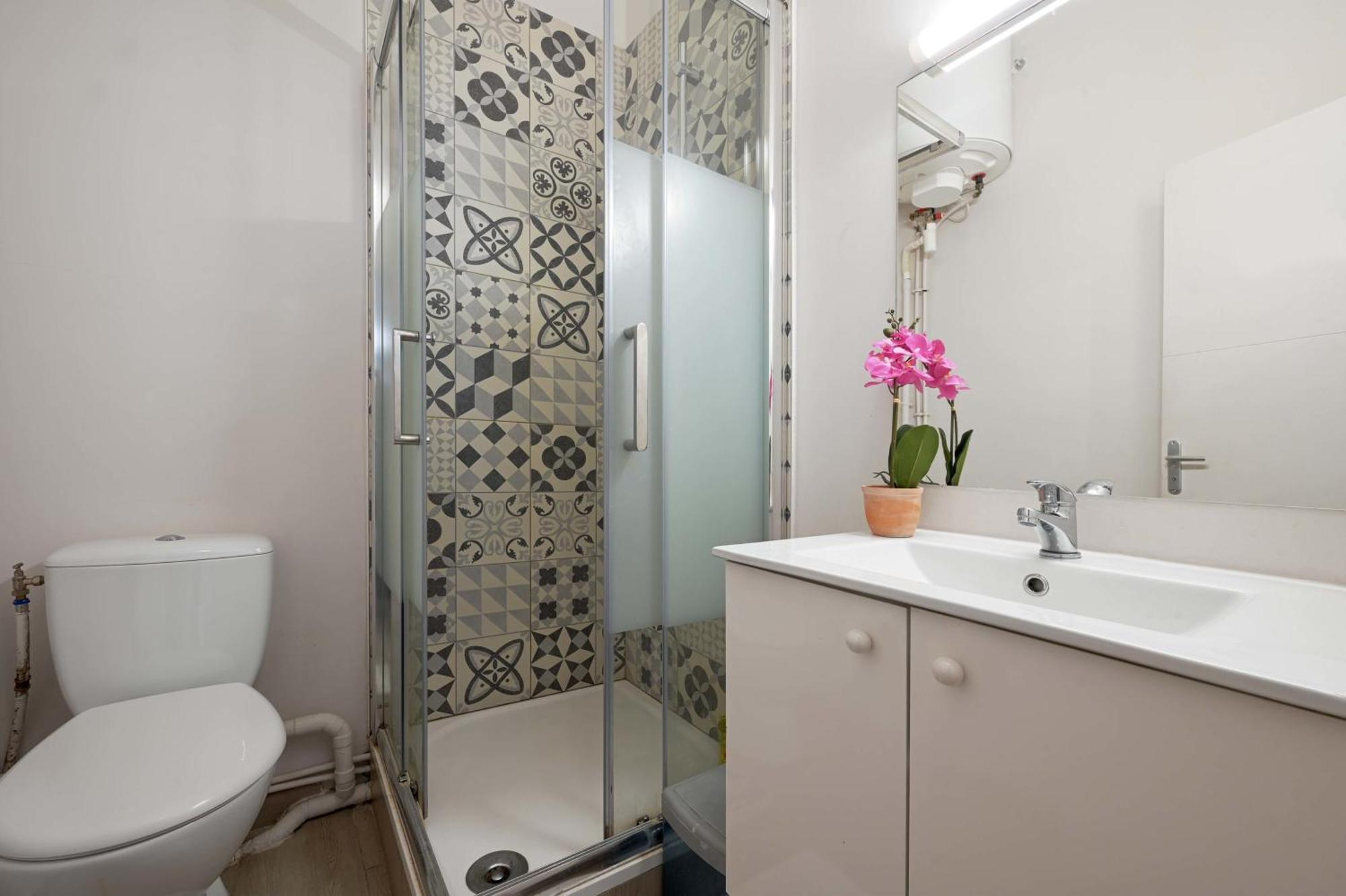 شقة 2 Bed Modern Fully Furnish Flat,Close To Buttes Chaumon Park باريس المظهر الخارجي الصورة